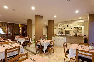 فندق Sherwood Premio 3*