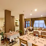 Sherwood Premio מלון 3*